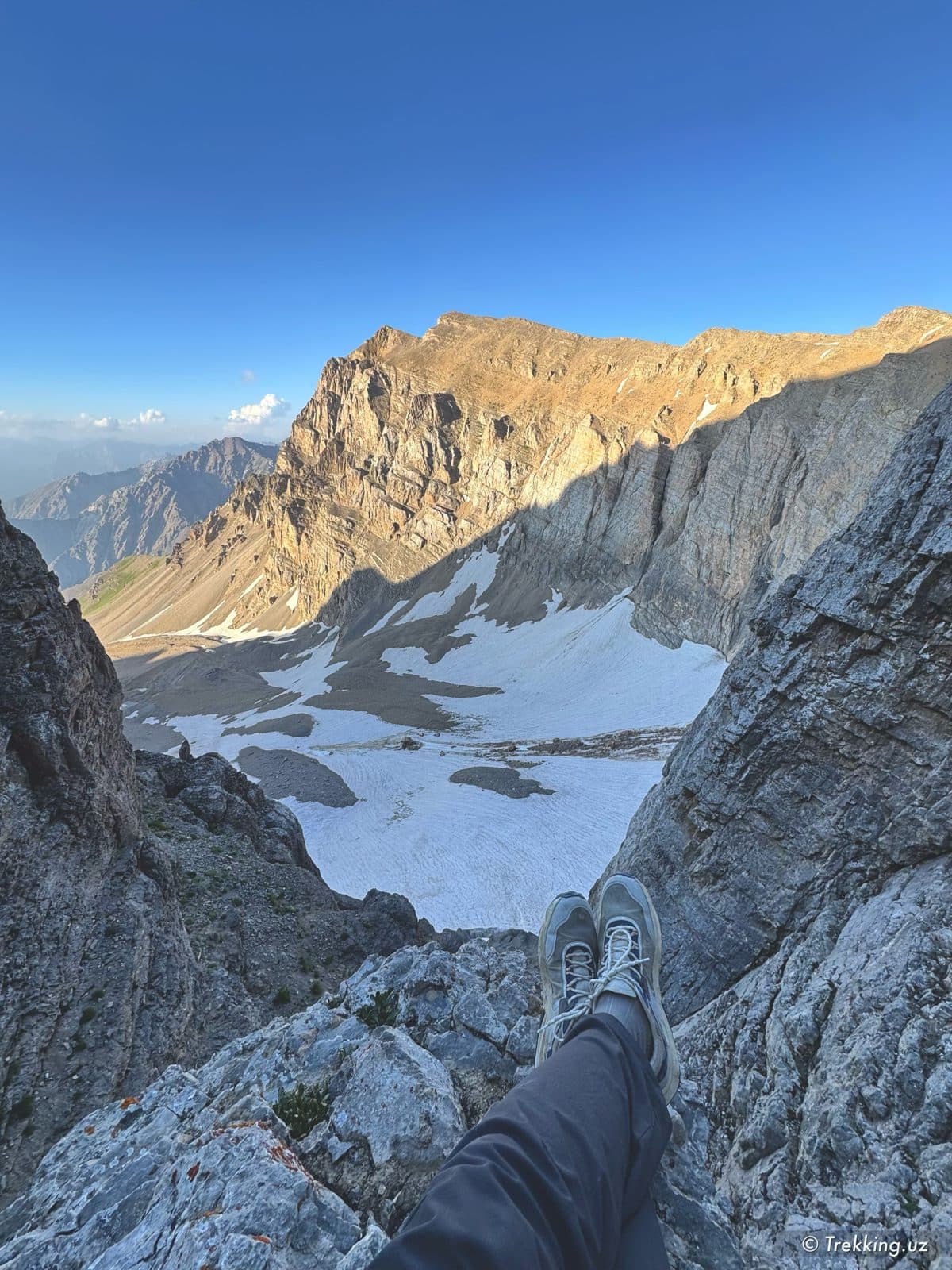 Amir Temur cho'qqisi (3765 m)